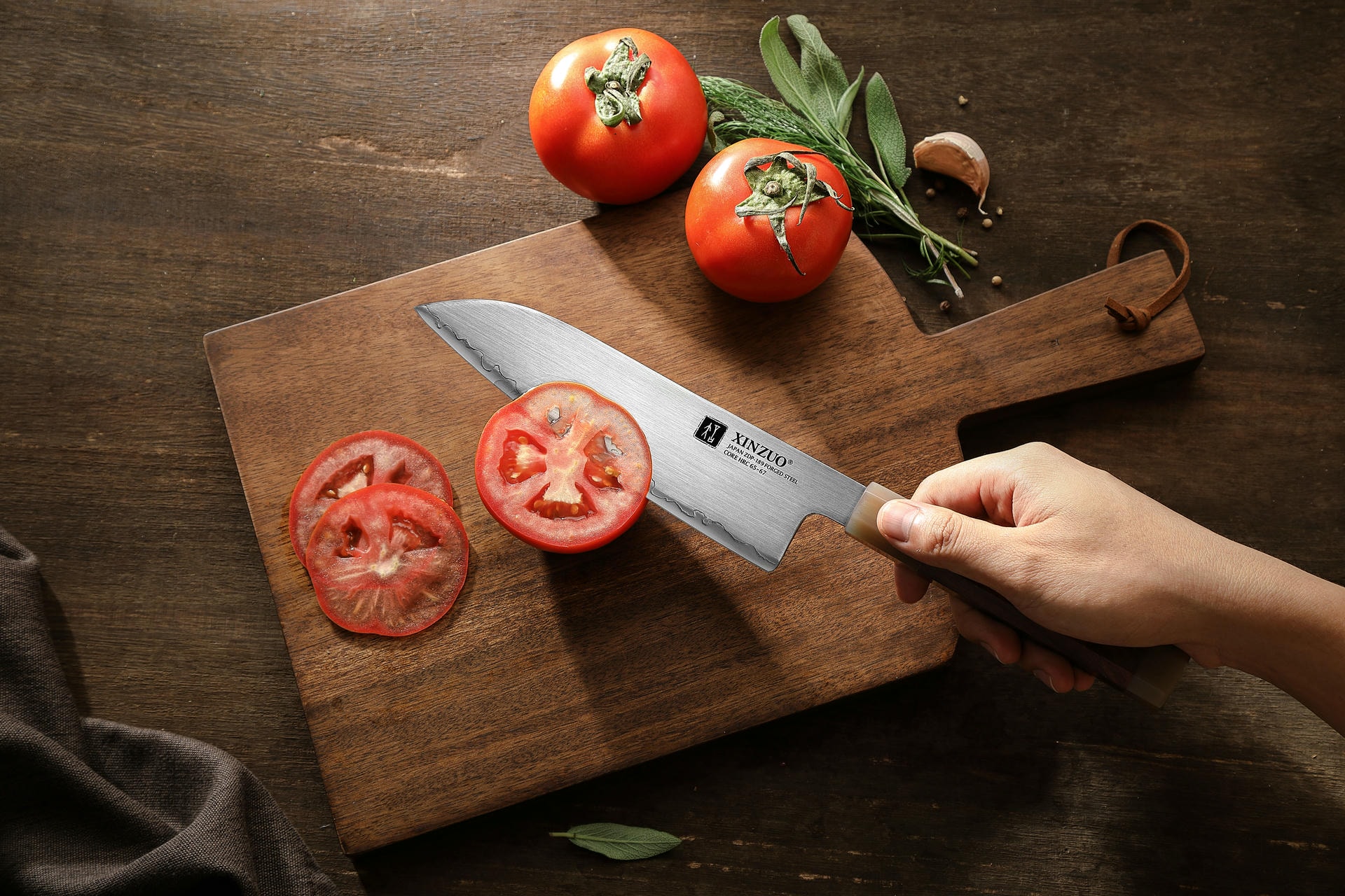 Nóż Santoku XinZuo Zhen X05Z prezentacja krojenia nożem