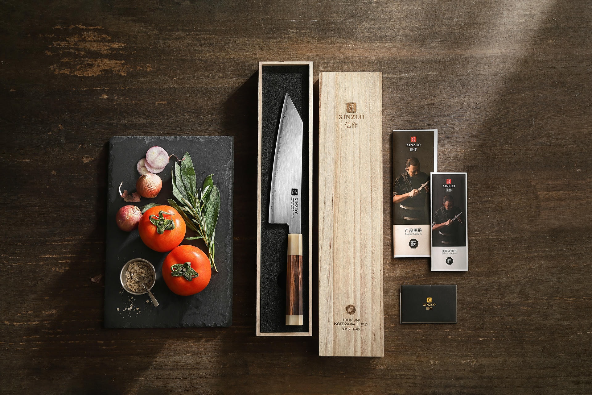 Nóż Bunka XinZuo Zhen X05Z zapakowany jest w drewnianym pudełku