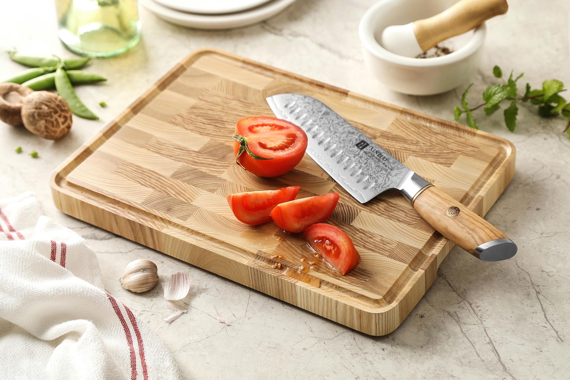 Jesionowa deska z nożem