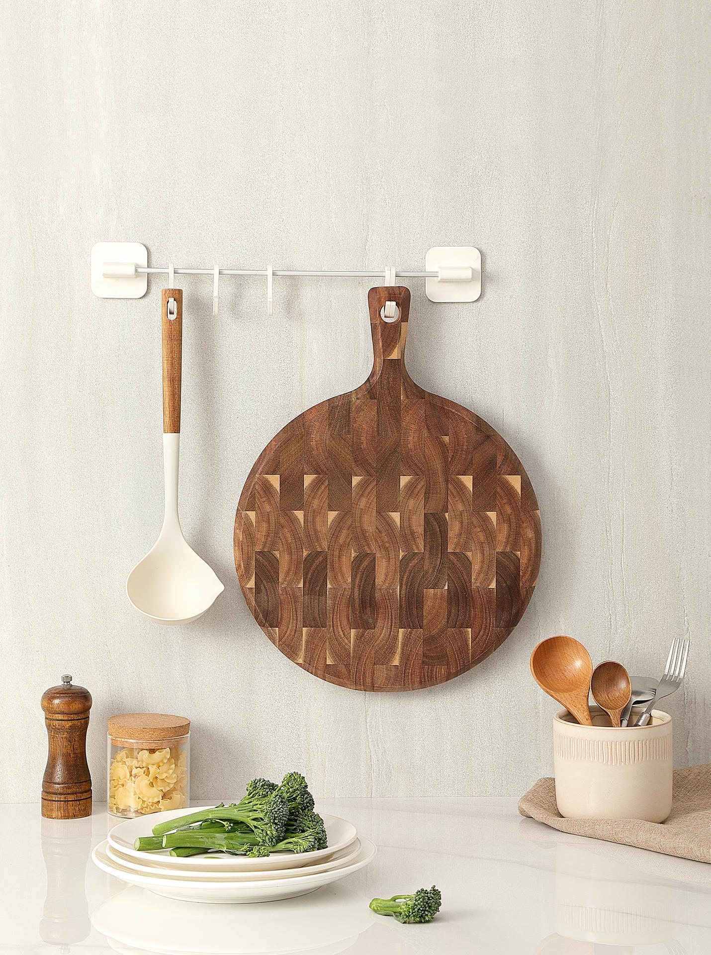 Okrągła deska powieszona na ścianie