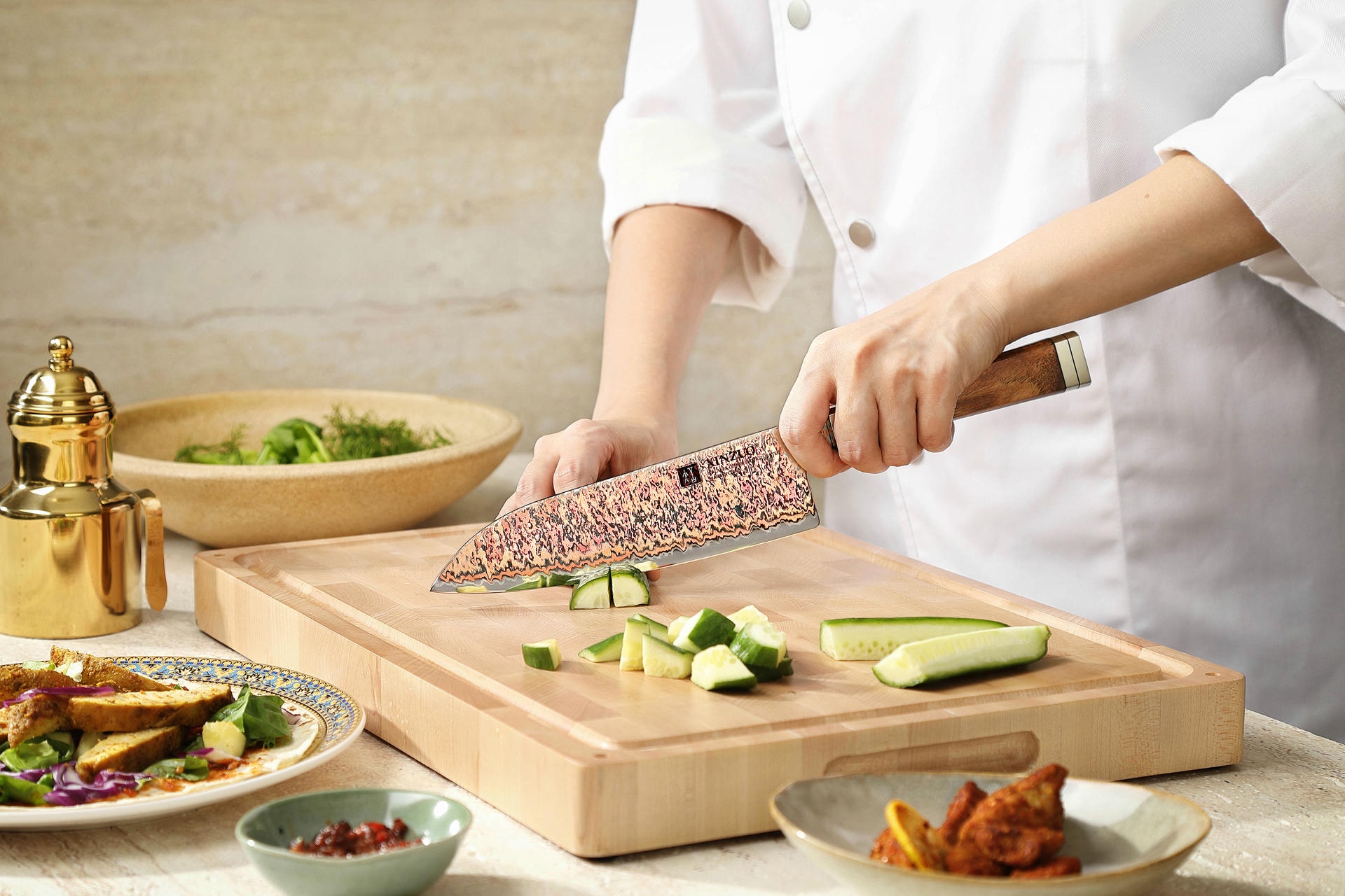 Nóż Santoku XinZuo X08C prezentacja krojenia nożem