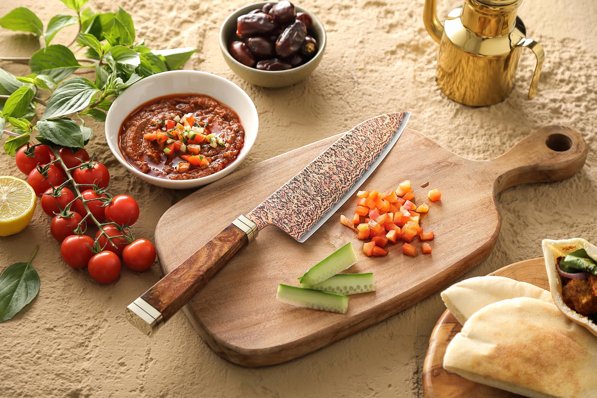 Nóż Santoku XinZuo X08C na desce do krojenia