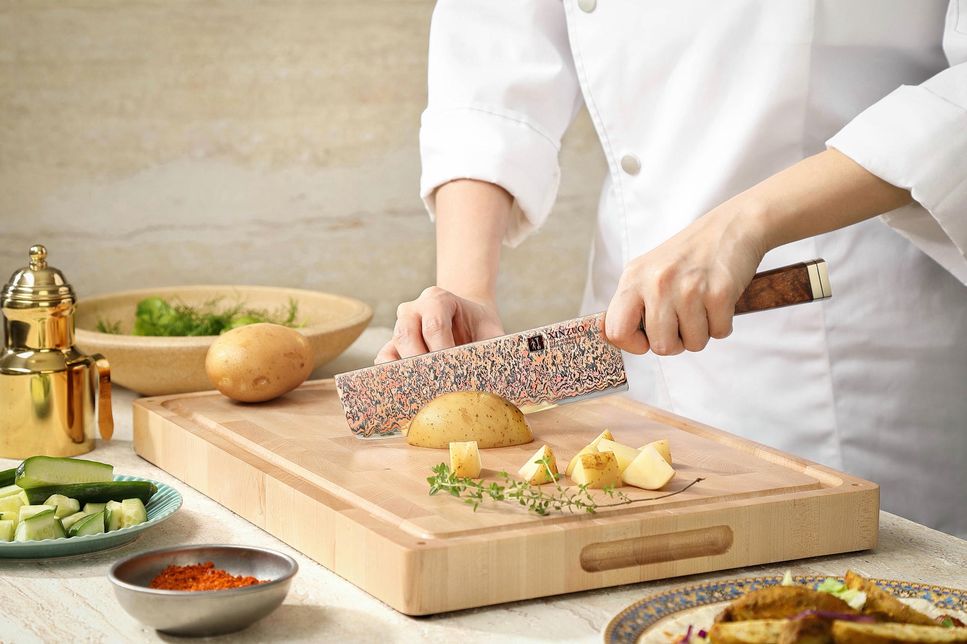 Nóż Nakiri XinZuo X08C prezentacja krojenia nożem