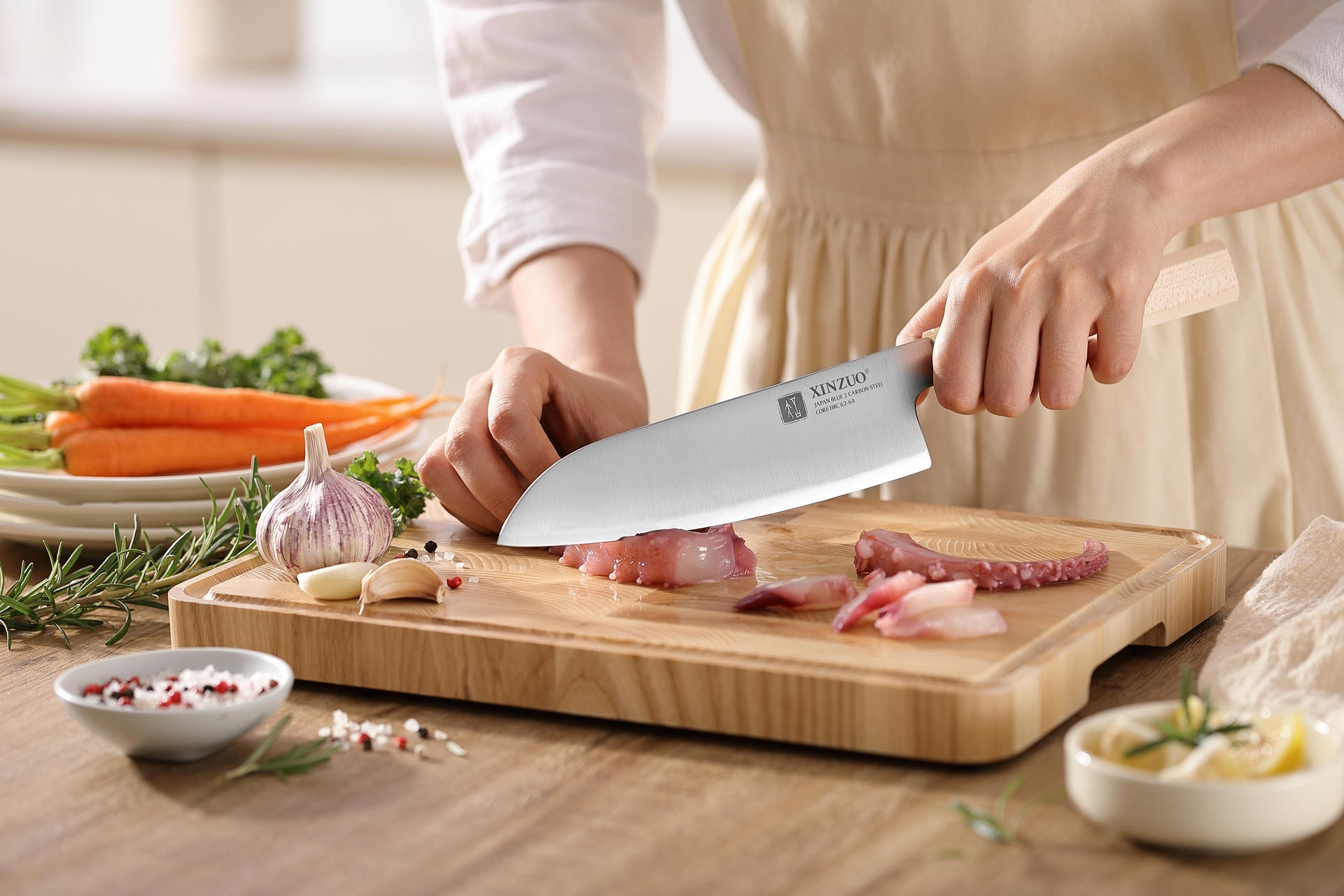Nóż Santoku XinZuo PM8M prezentacja krojenia nożem