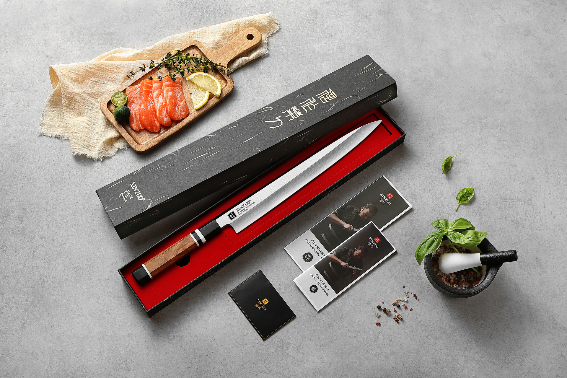Nóż Sashimi XinZuo z serii F3S jest&nbsp;zapakowany do eleganckiego pudełka prezentowego